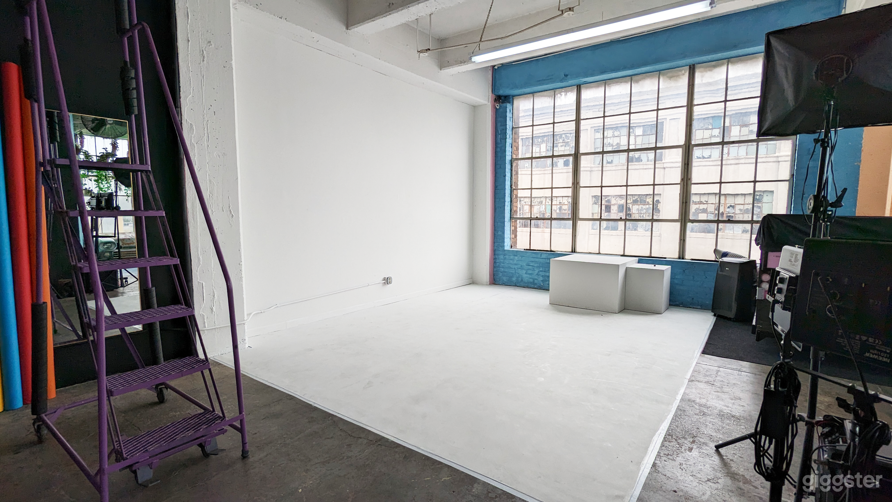 Bright Multi-Set Photo Studio + Events Venue | DTLA Photo 4