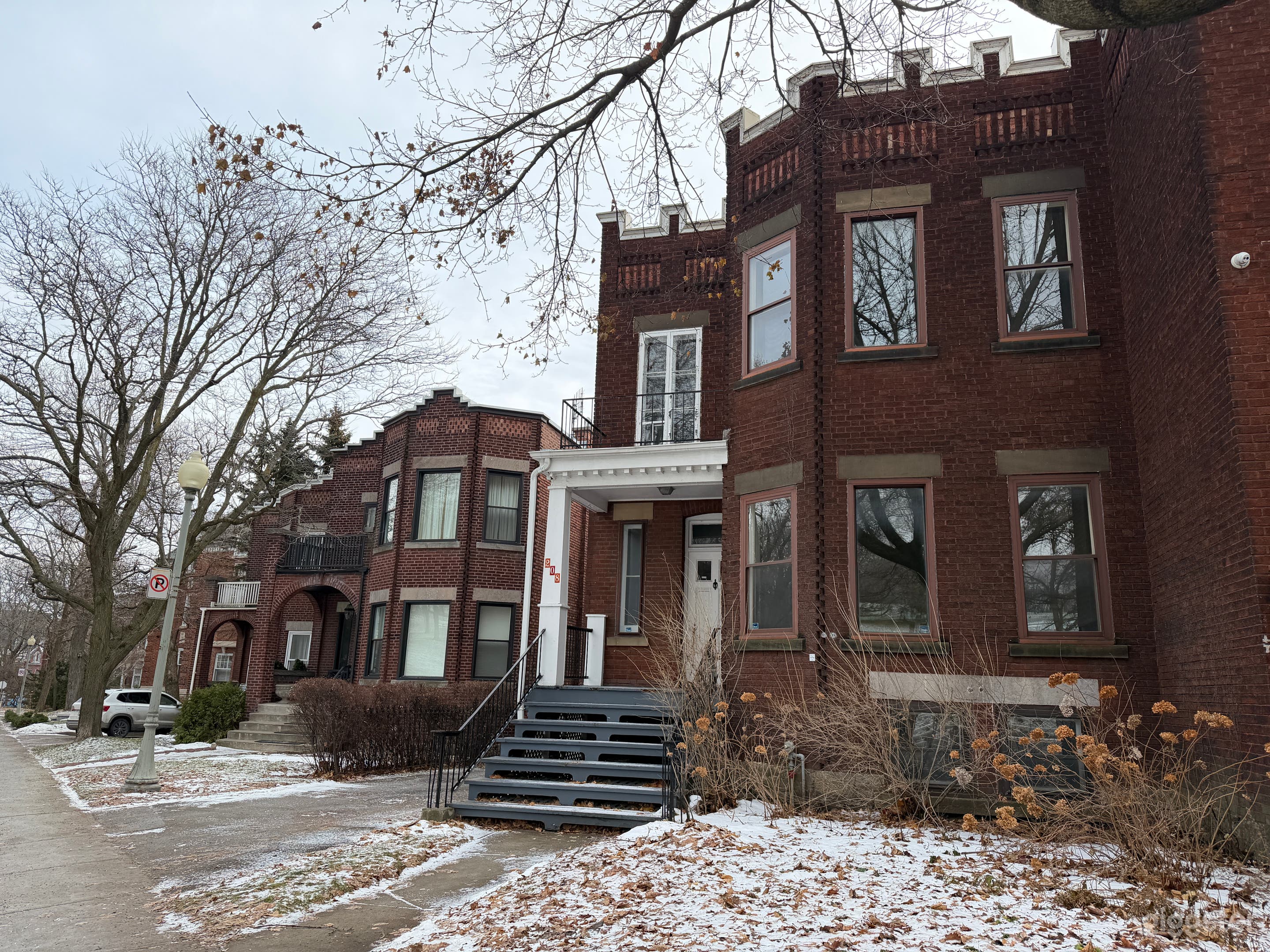 Original 1910 Home in the Heart of an Exclusive Neighborhood Photo 1