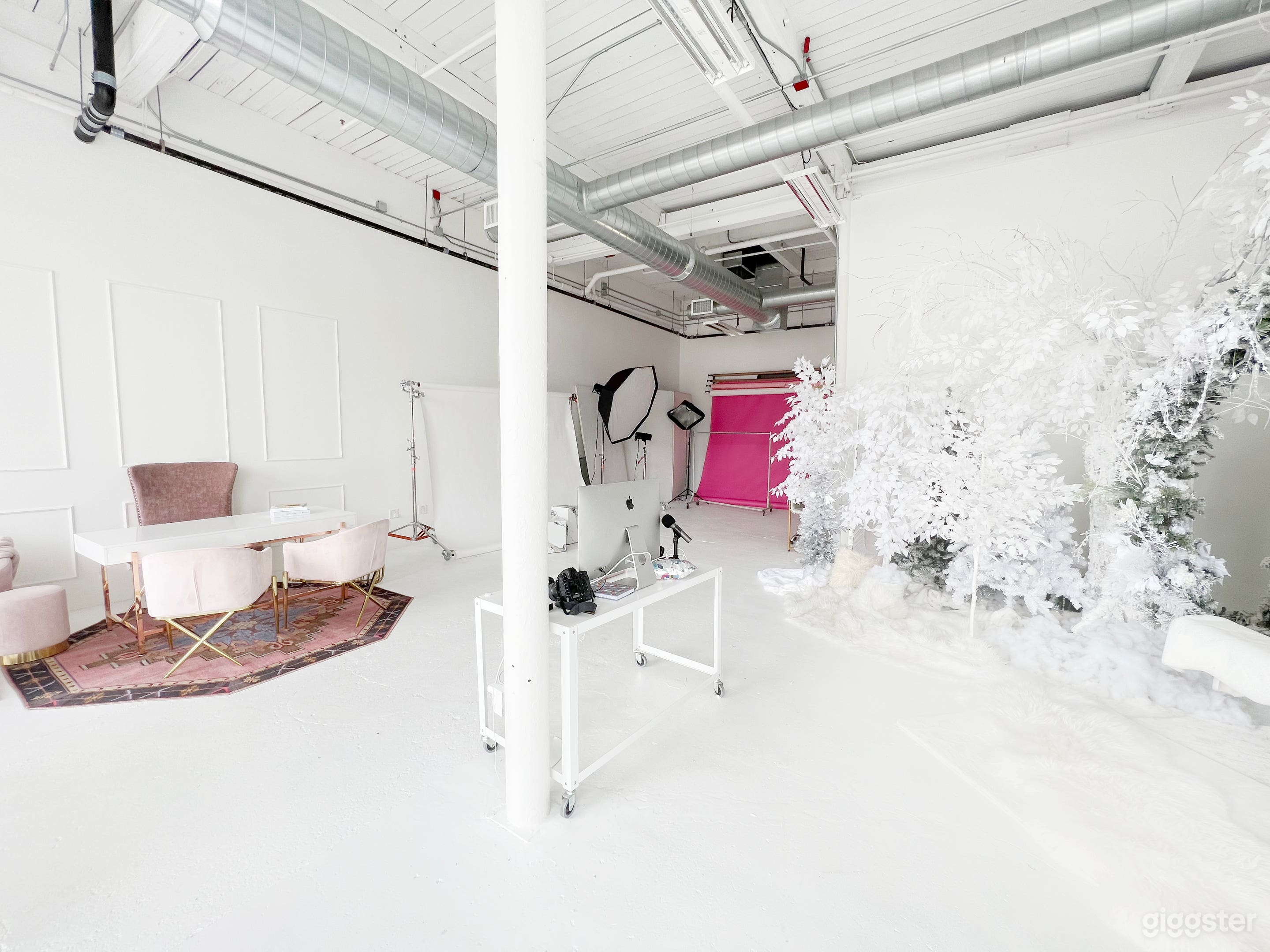 Bright and Spacious Studio. Easy Access Photo 2