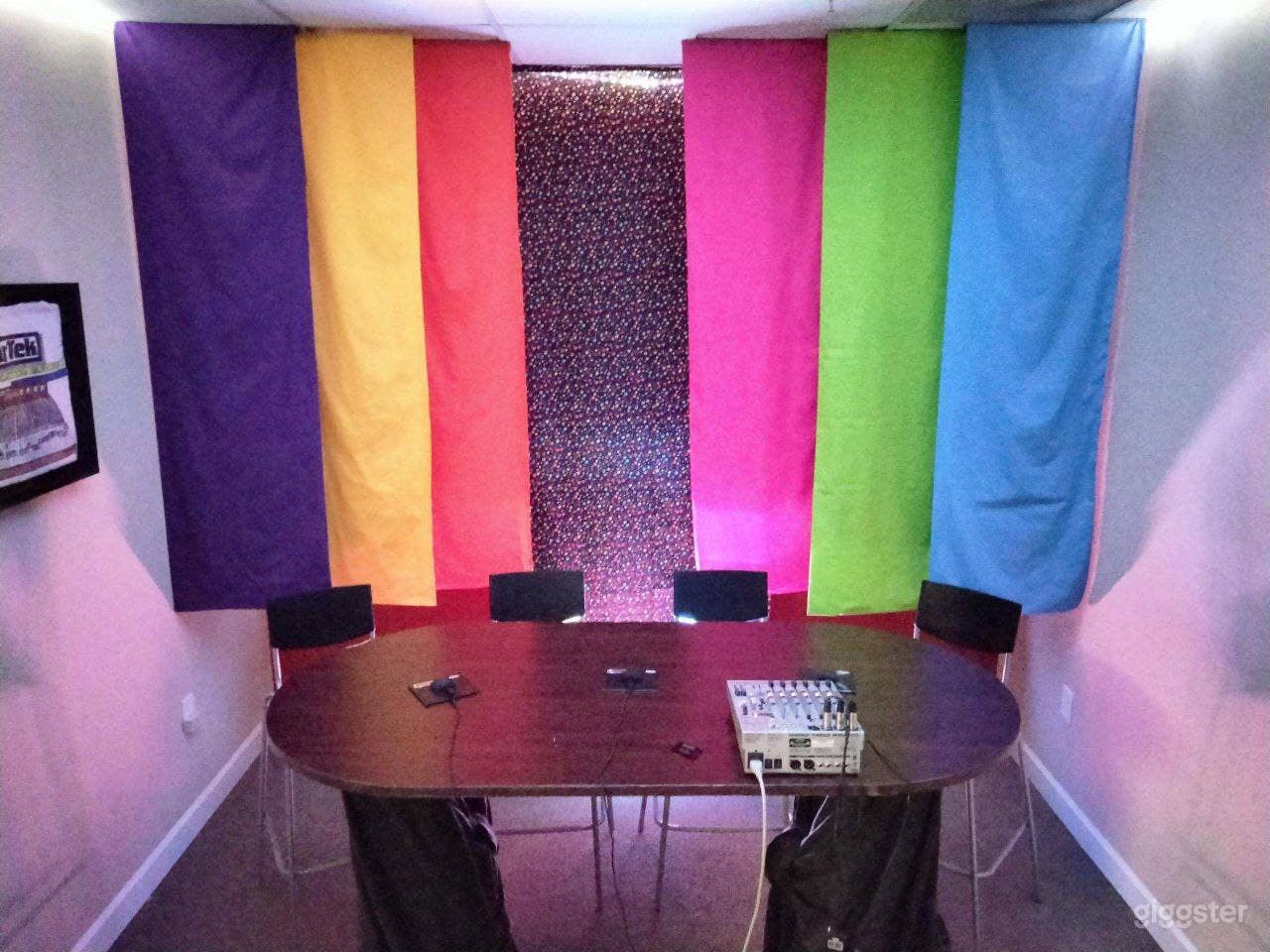 CUSTOMIZABLE PODCAST STUDIO &amp; LIVE REHEARSAL SPACE Photo 4