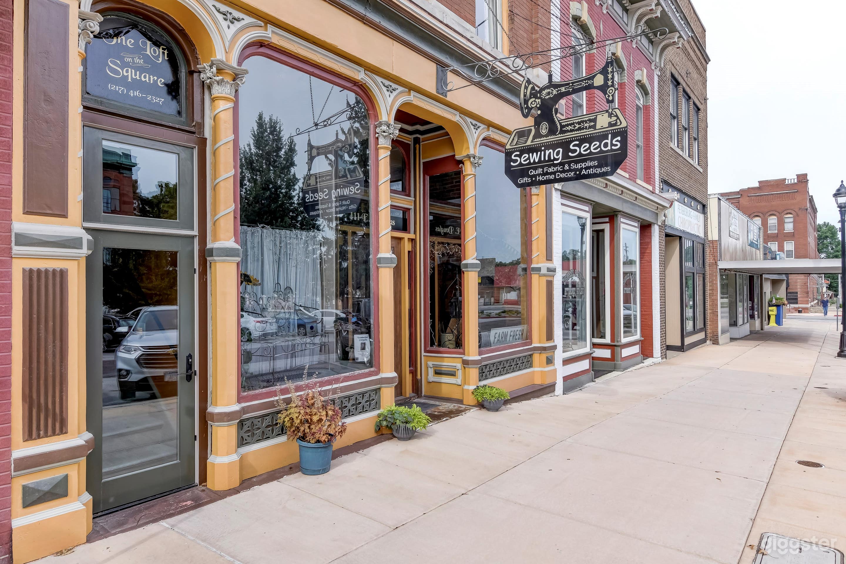 The Loft on the Square in Historic Petersburg, IL Photo 1