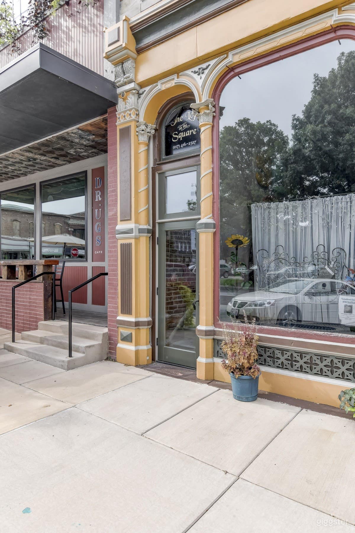 The Loft on the Square in Historic Petersburg, IL Photo 3