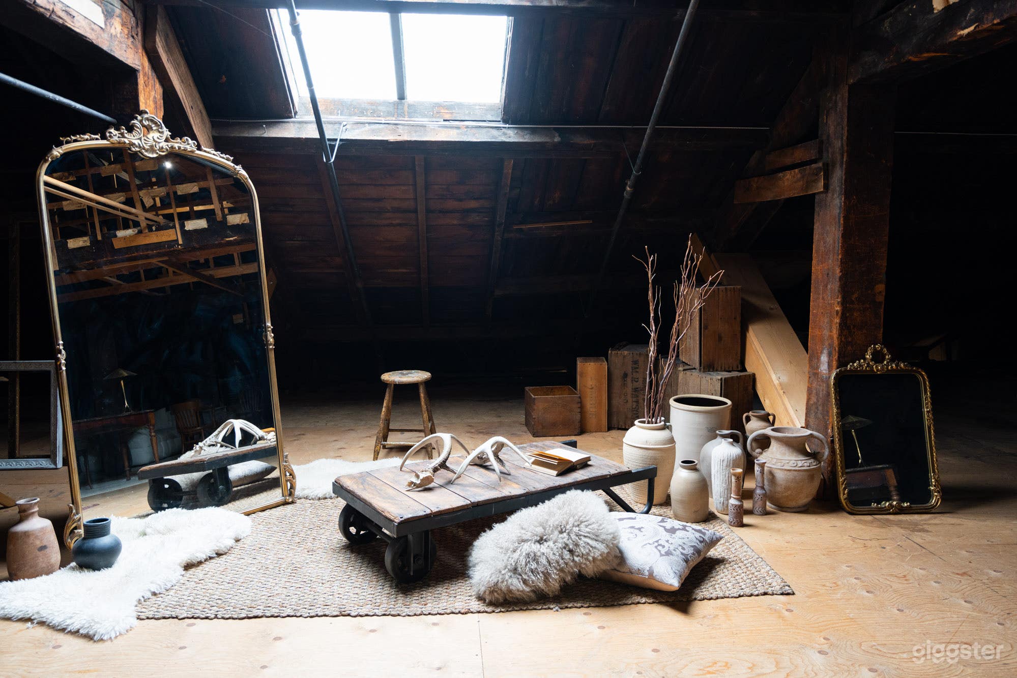 The Attic in Hamilton Photo 2