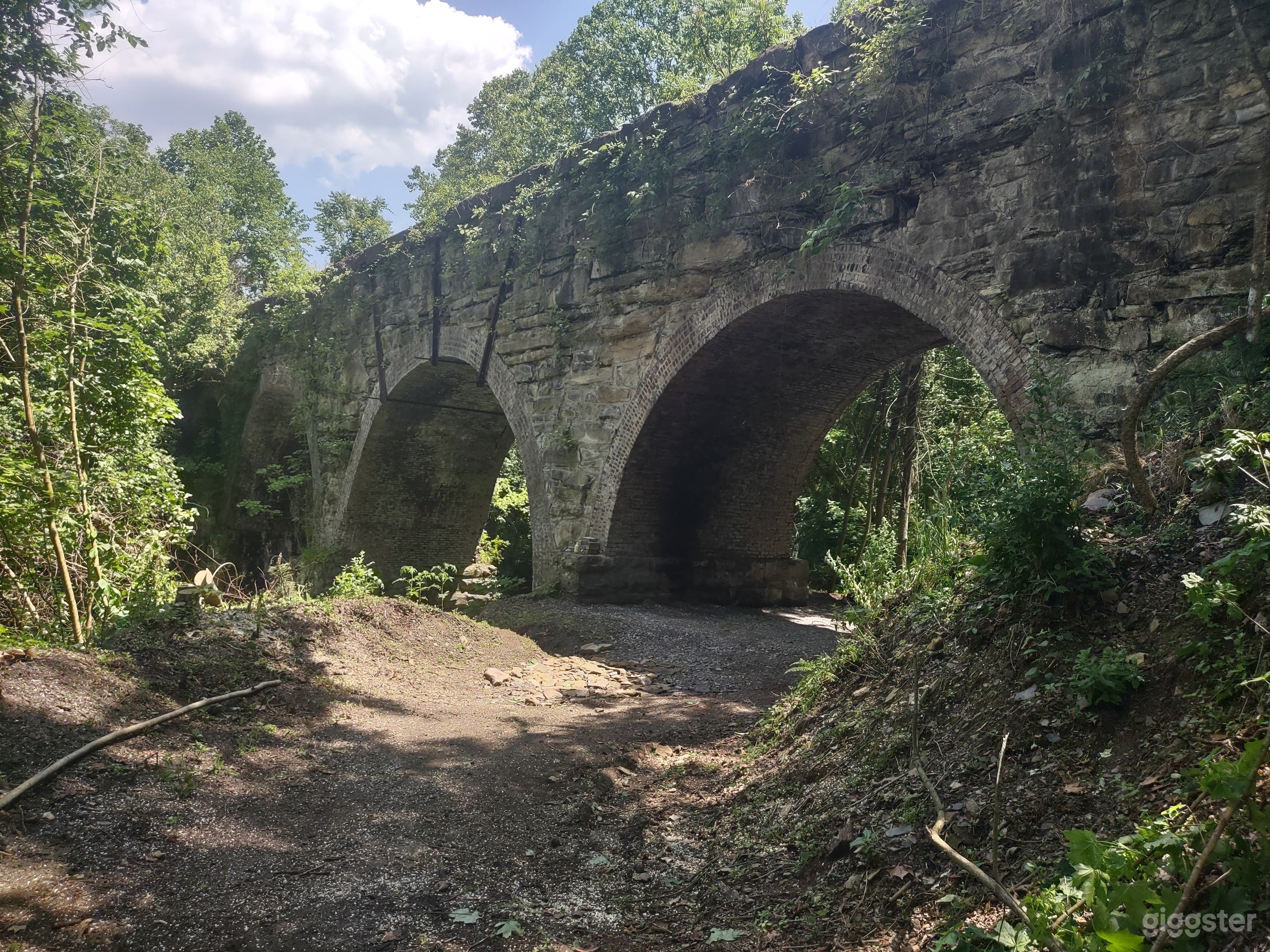 Intact antique four Roman arch bridge on 17 acres Photo 4