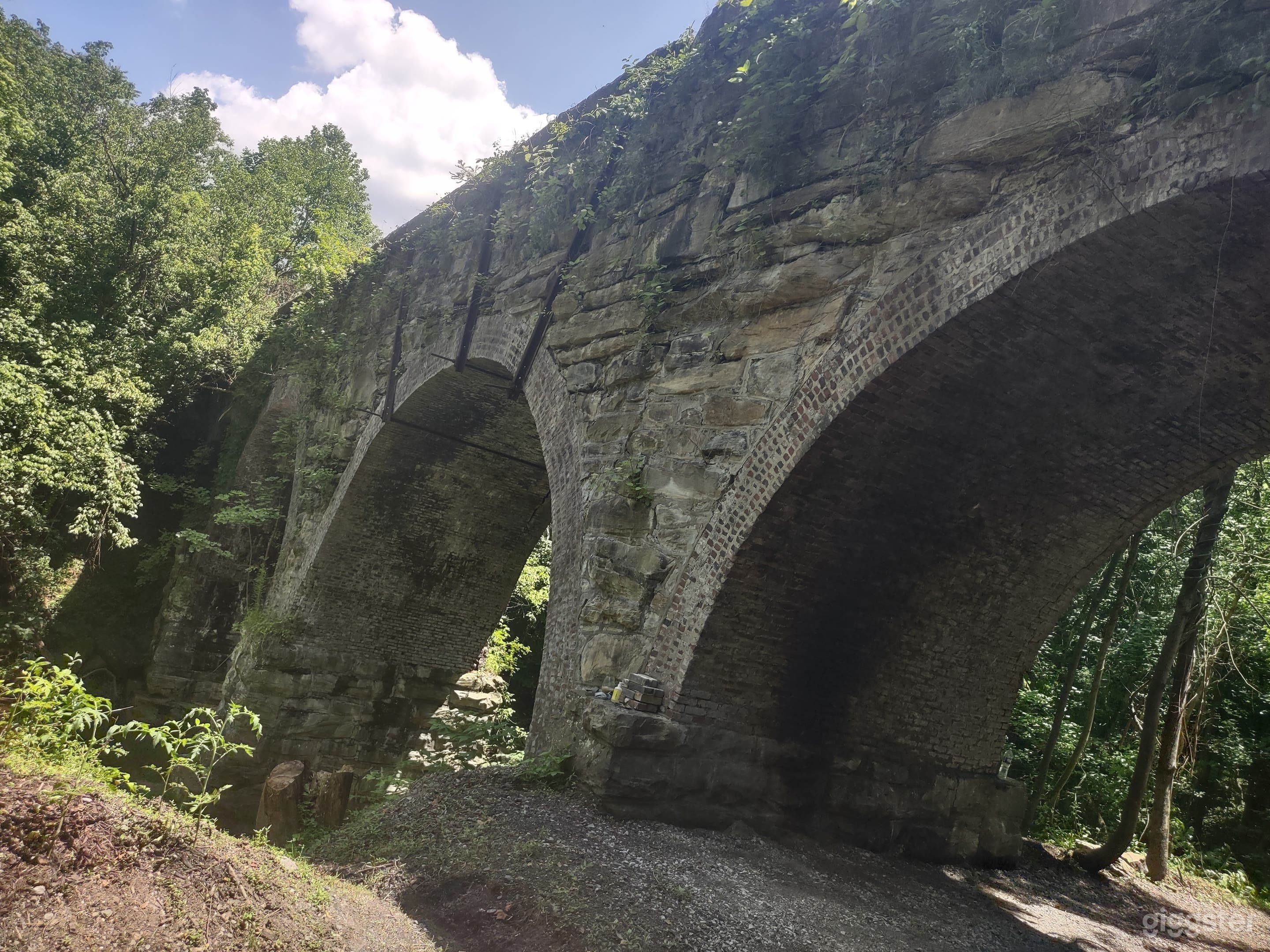 Intact antique four Roman arch bridge on 17 acres Photo 2