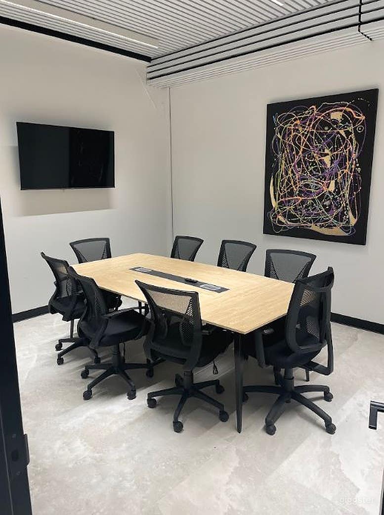 Welcoming Lounge in NYC Photo 1