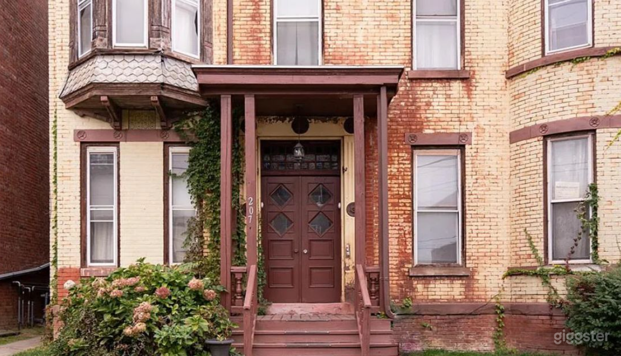 Haunted Historic Hudson Valley Mansion Photo 2