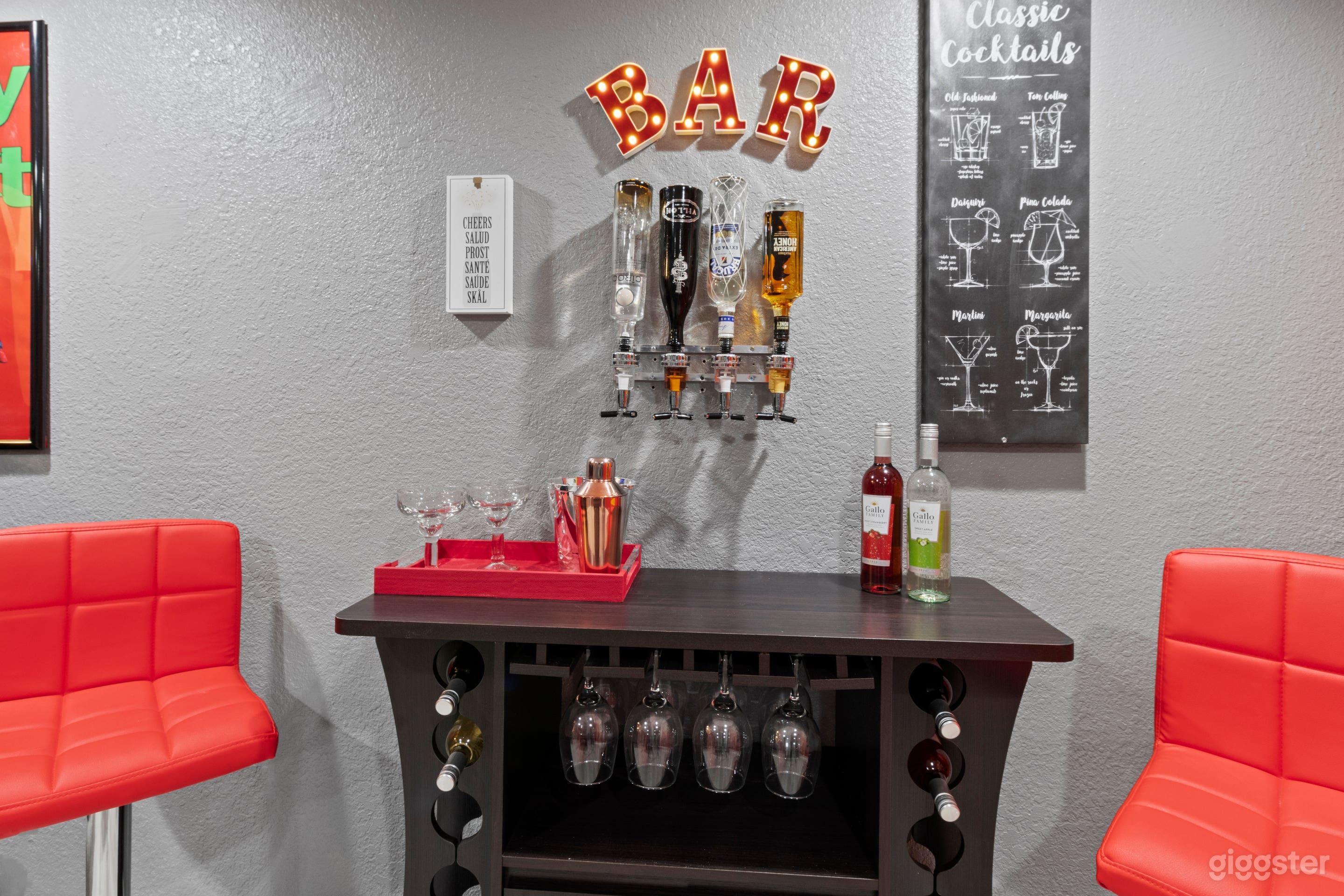 Savor the moment in our stylish bar area, where every sip is accompanied by an ambiance of sophistication.