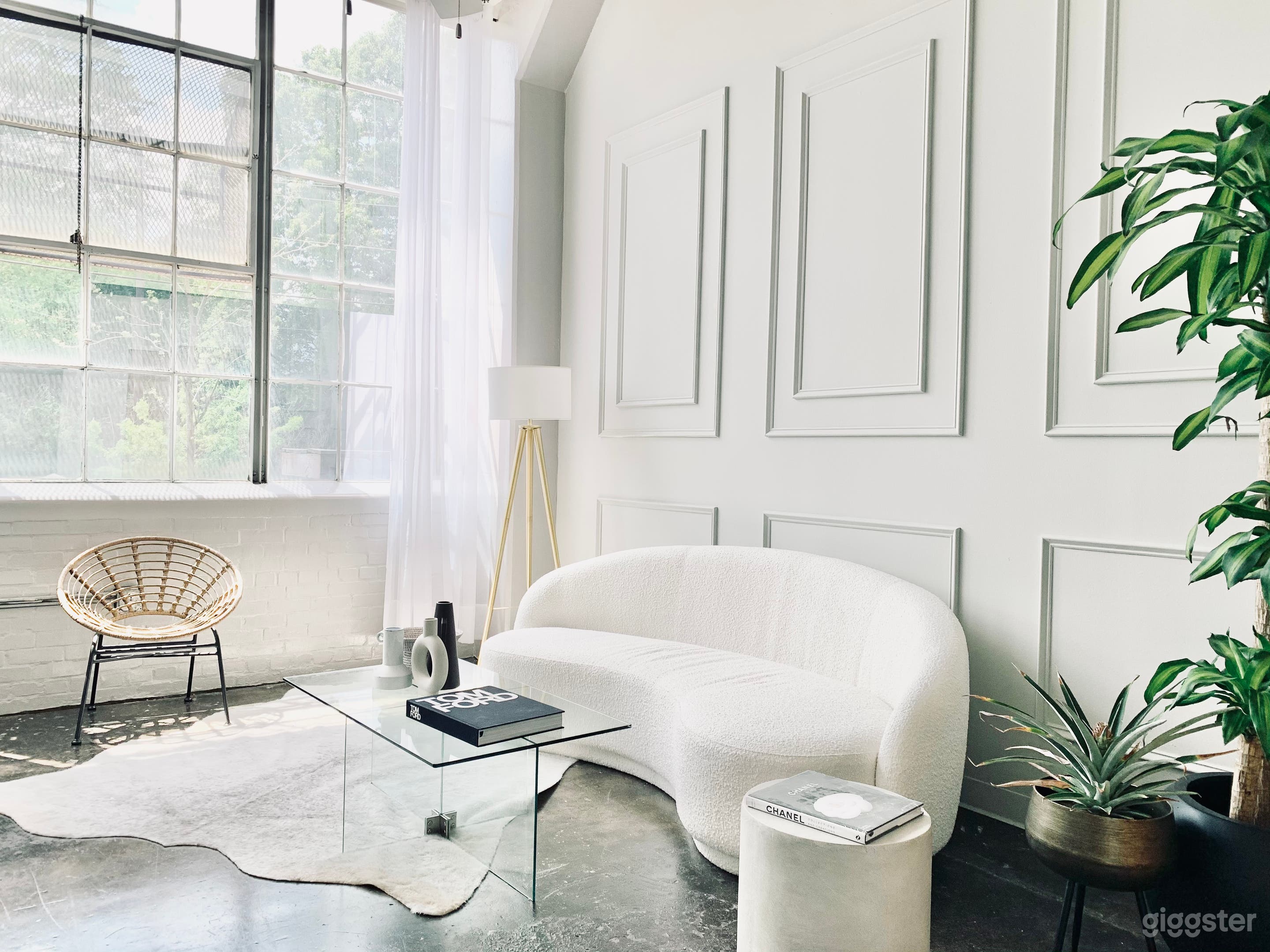 Stunning Modern Chic Photo | Film Studio  Photo 1