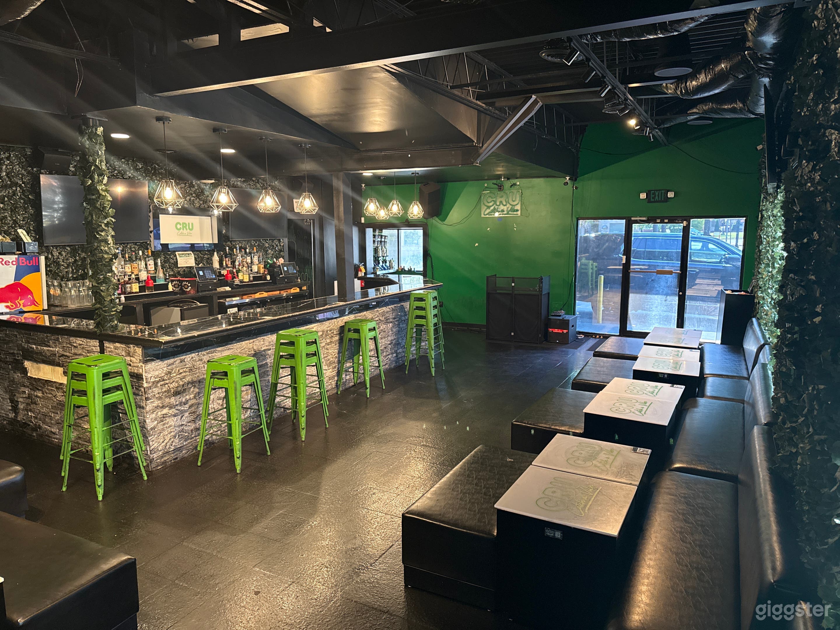 Vibe &amp; Dine: Hosting Events in Our Trendy Lounge Photo 4