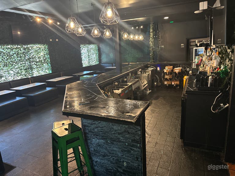  Vibe & Dine: Hosting Events in Our Trendy Lounge 