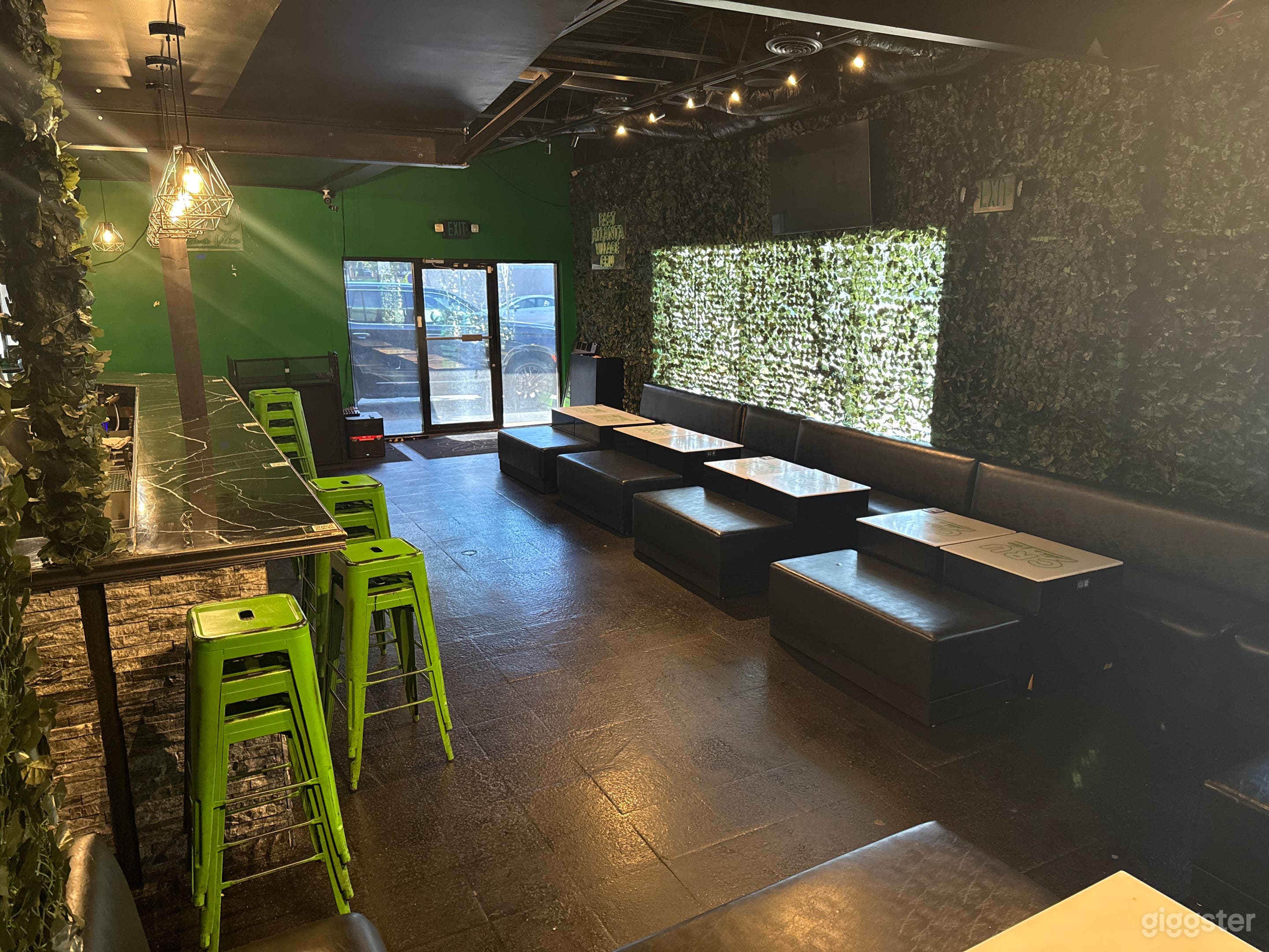 Vibe &amp; Dine: Hosting Events in Our Trendy Lounge Photo 3