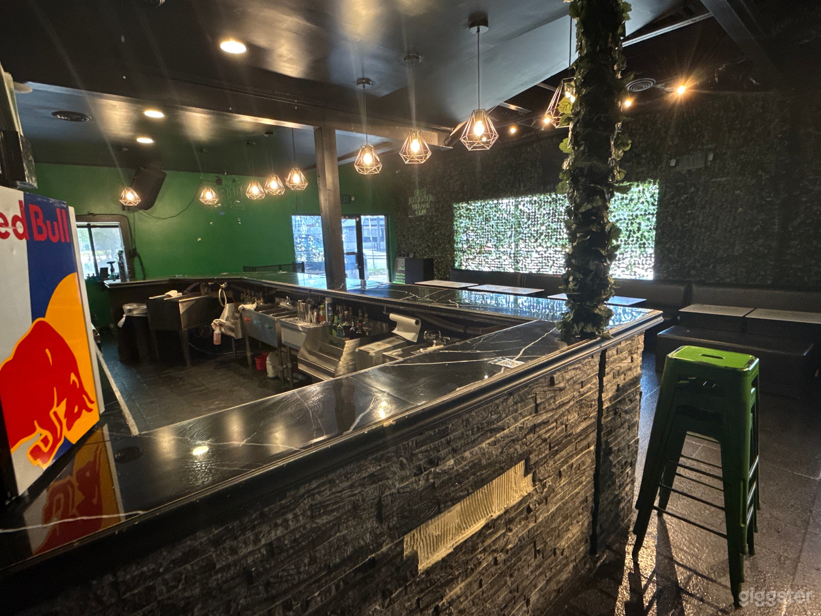 Vibe &amp; Dine: Hosting Events in Our Trendy Lounge Photo 2