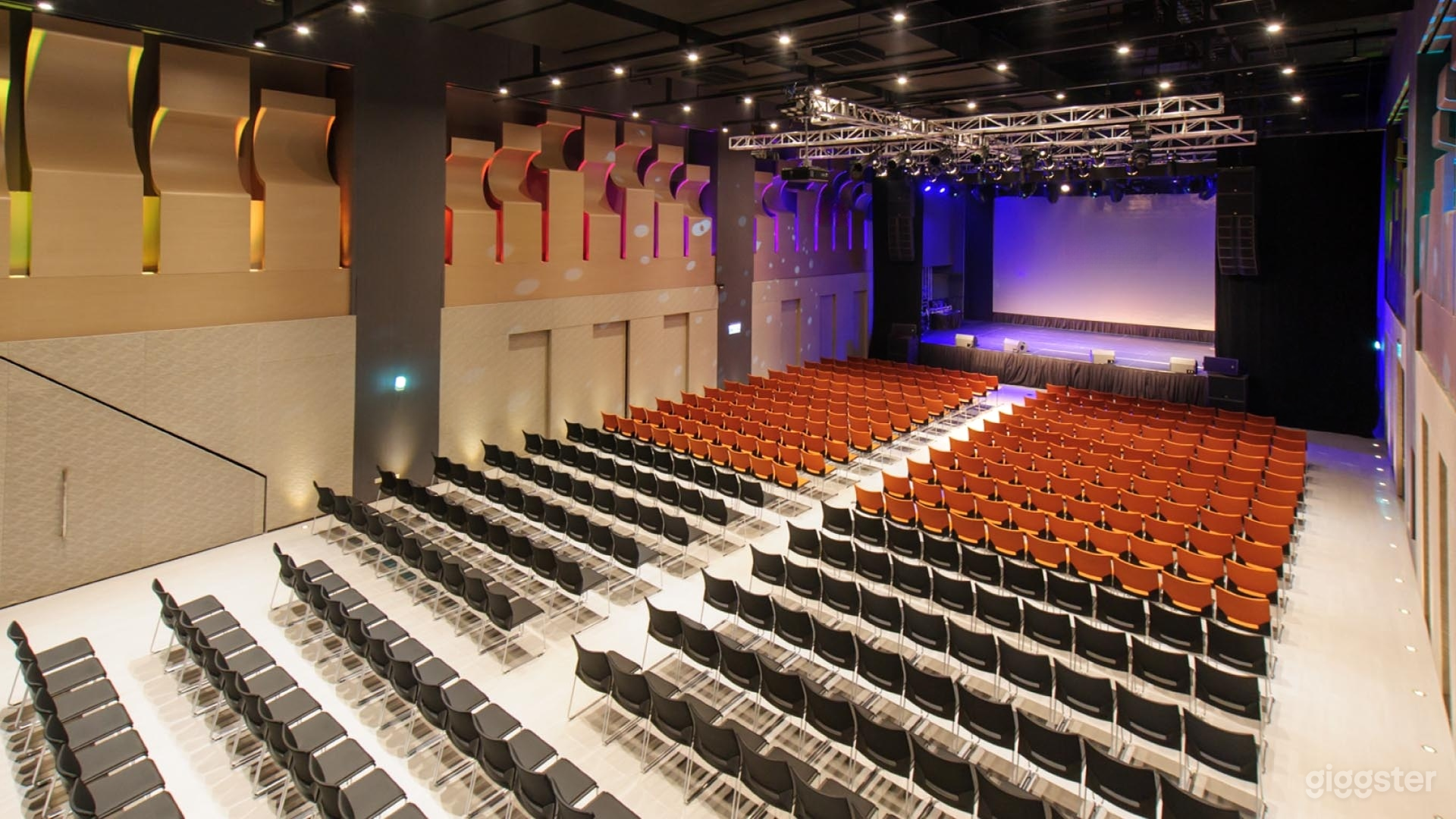 Live House Stage w/ VIP room Photo 2