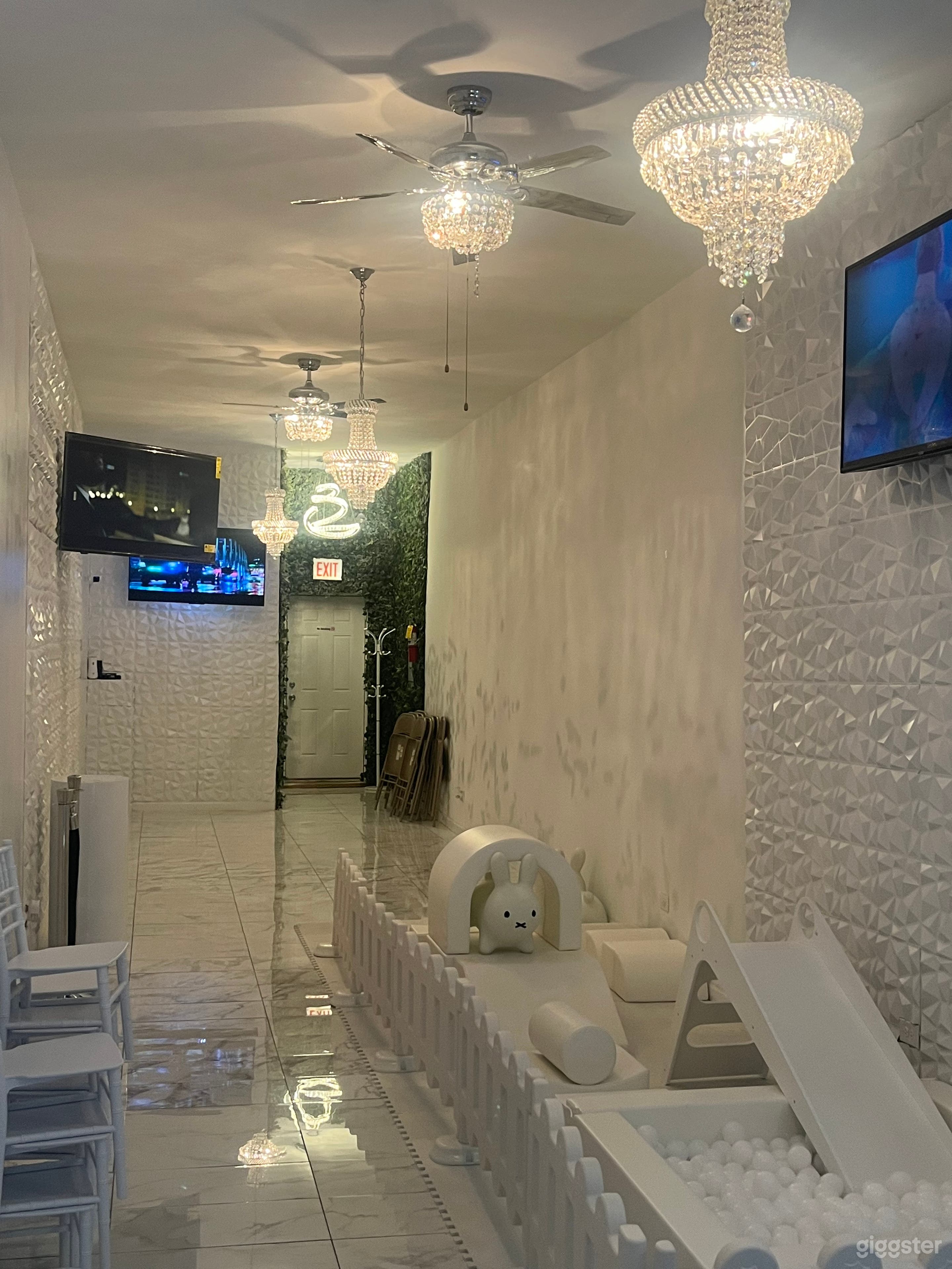 Children’s Luxury Party Room Photo 4