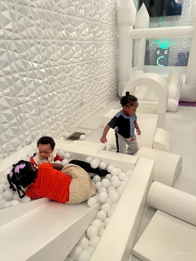  Children’s Luxury Party Room 