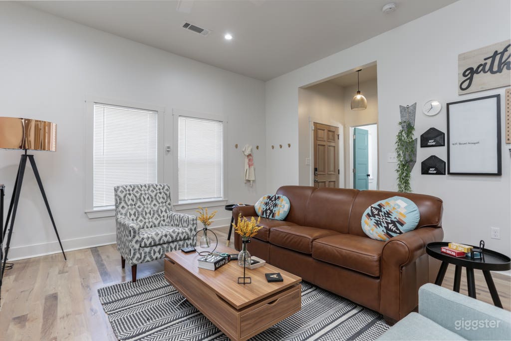 Nice Home In Early Gentrifying Neighborhood Photo 3