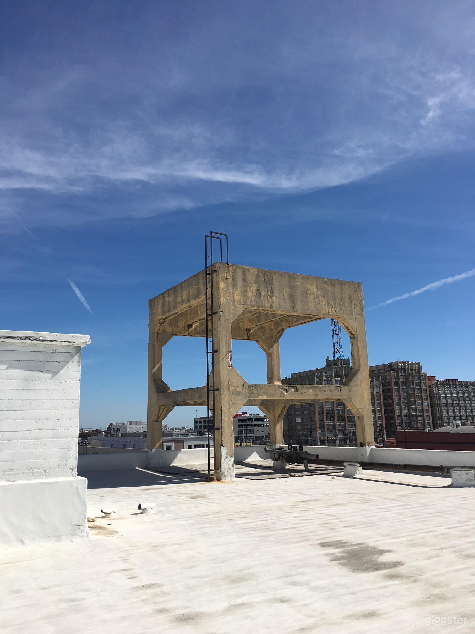 DTLA FASHION DISTRICT, ROOFTOP, WHITE SETTING Photo 4