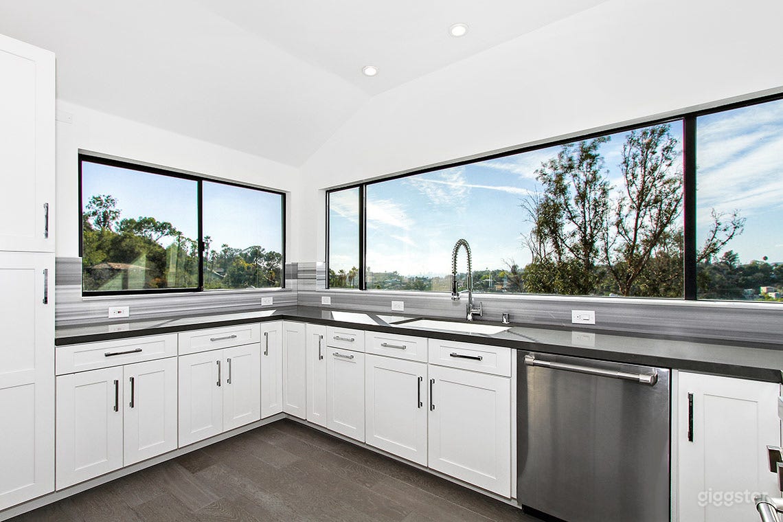 Award Winning Designer's Echo Park Hills House Photo 3