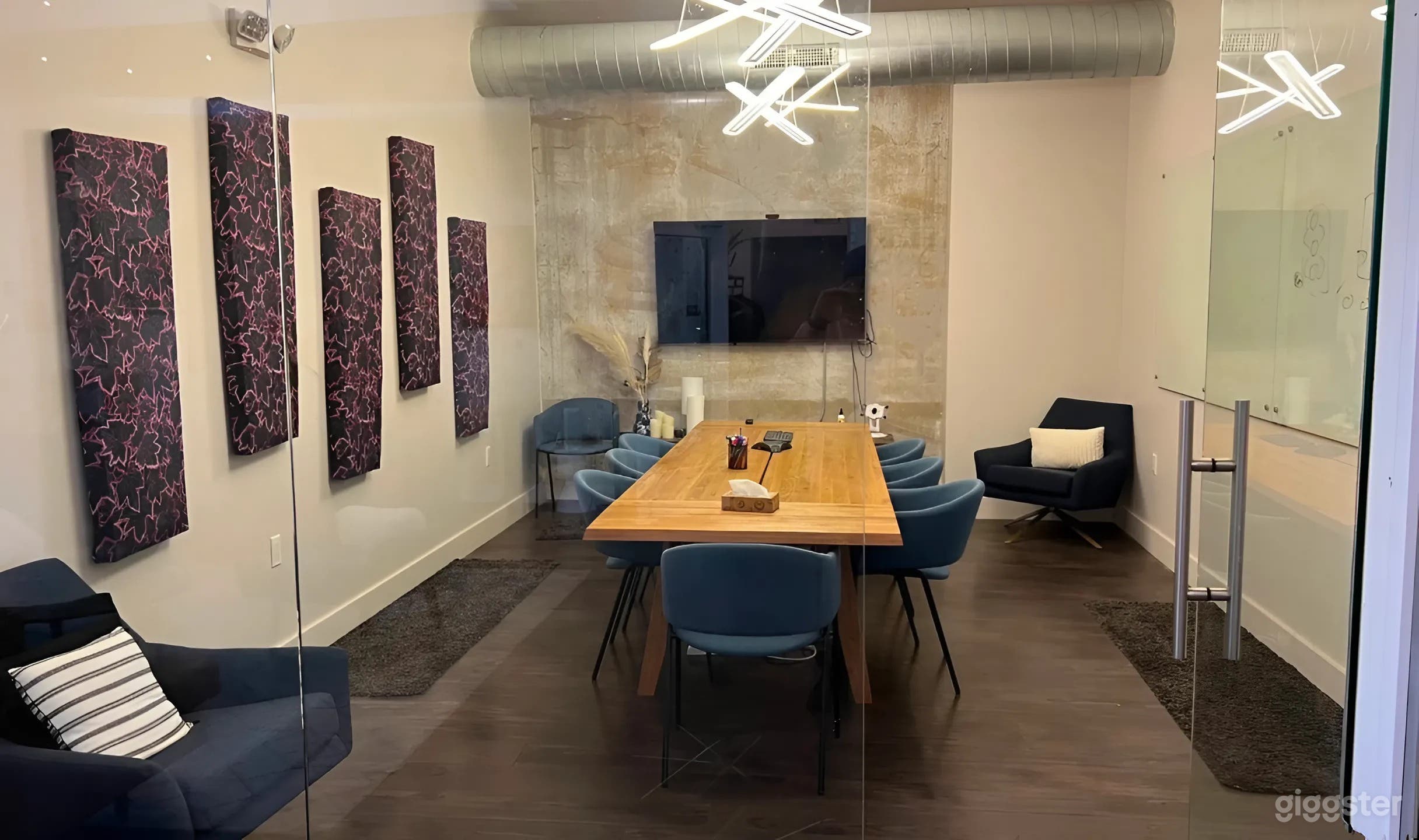 Meeting Room &amp; Coworking Space with Full Amenities Photo 2