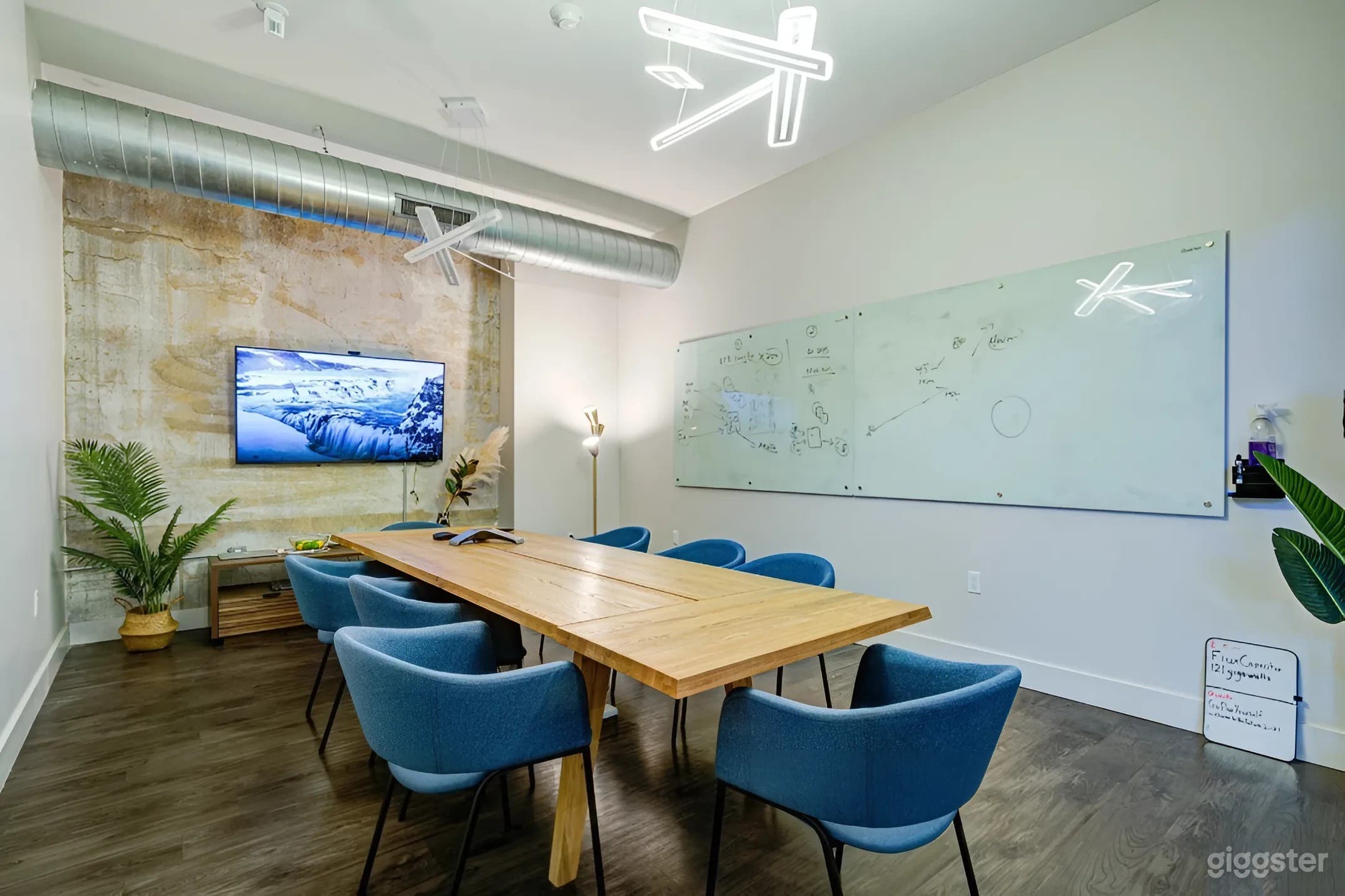 Meeting Room &amp; Coworking Space with Full Amenities Photo 1