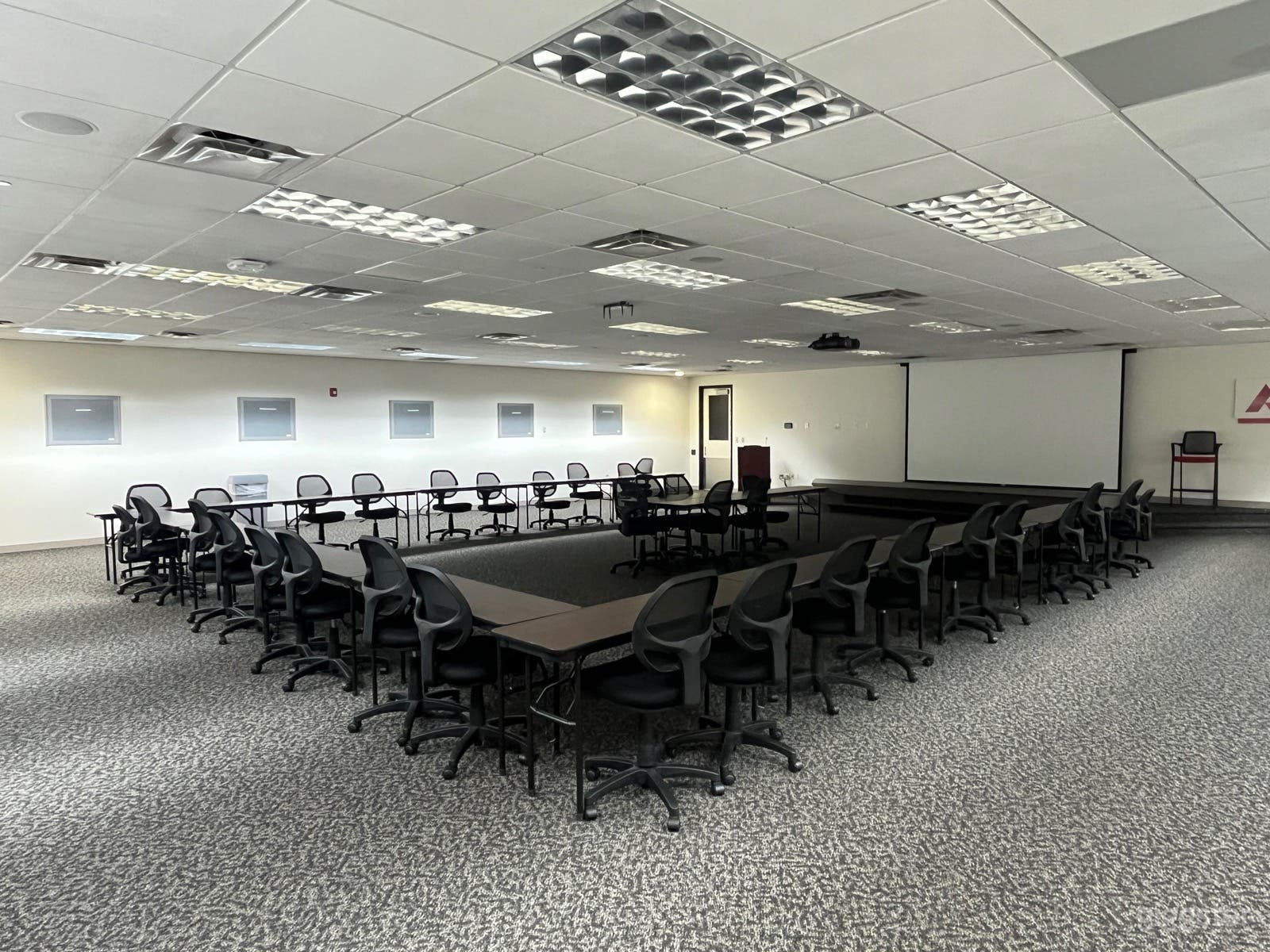 Massive office complex with cubicles, conference rooms, etc! Photo 1