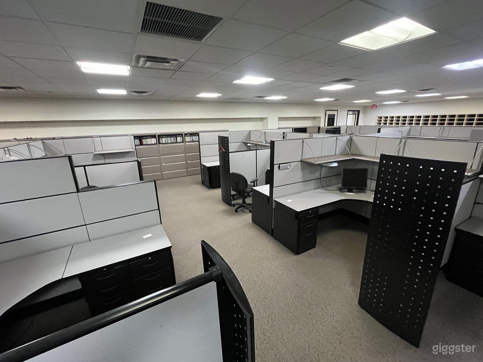 Massive office complex with cubicles, conference rooms, etc! Photo 4