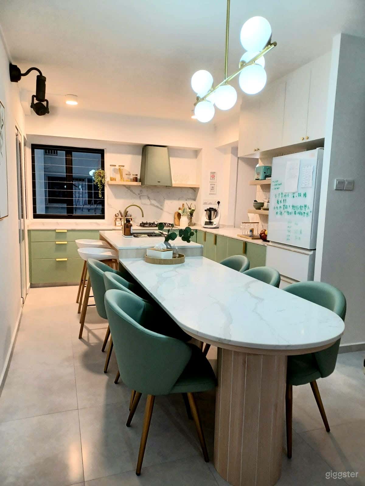 Warm and cosy. Beautifully styled Apartment Photo 2