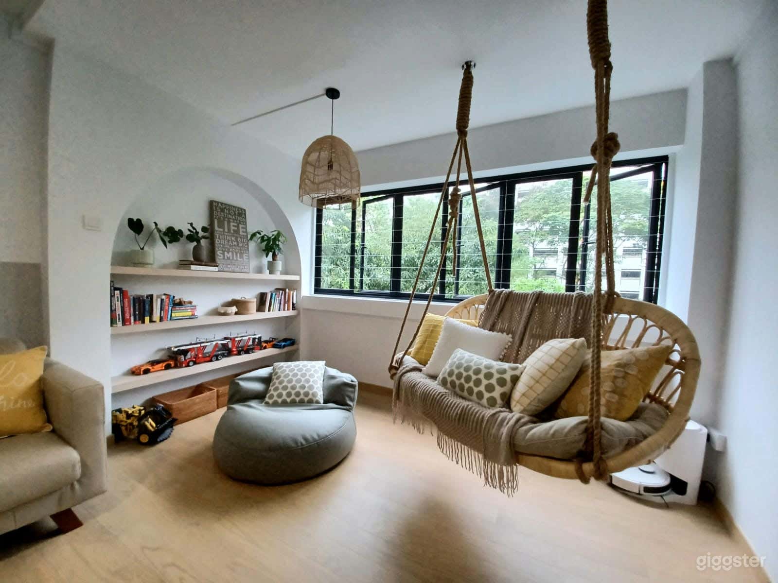 Warm and cosy. Beautifully styled Apartment Photo 1