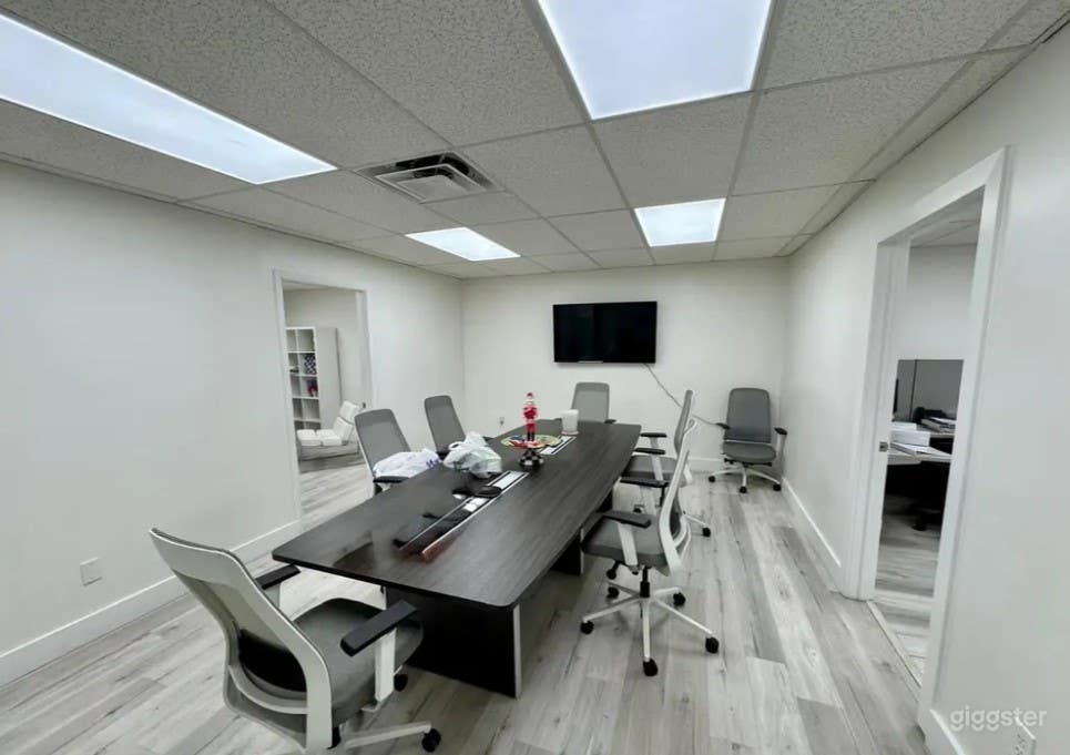 Conference Room Perfect for Interviews Photo 4