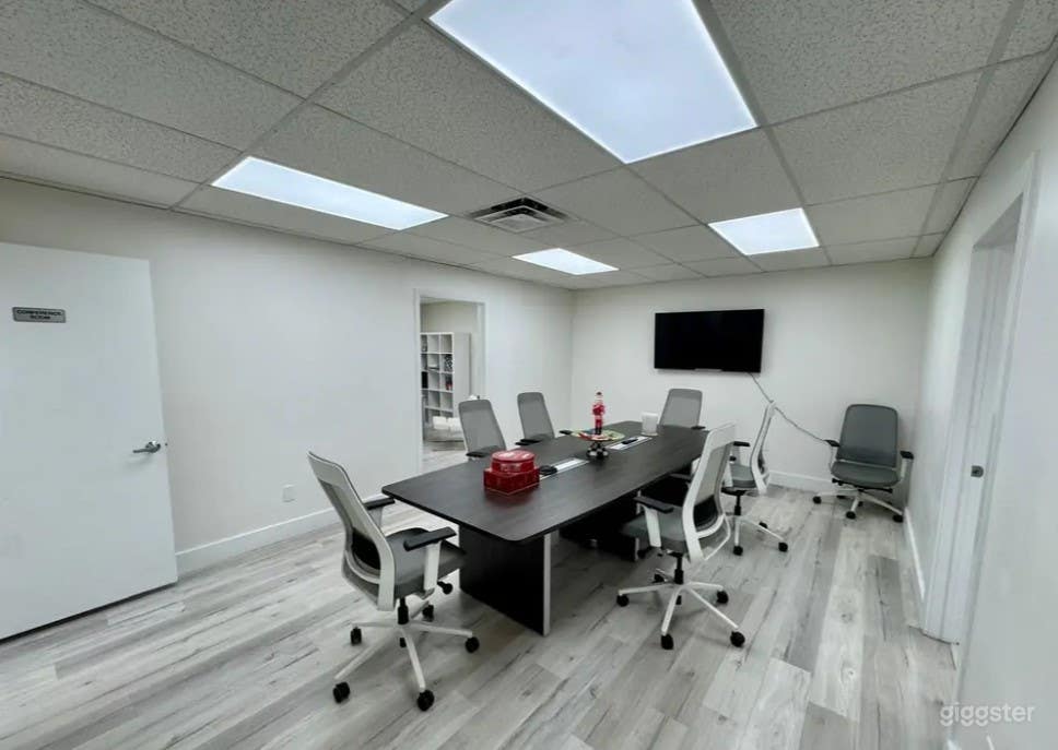 Conference Room Perfect for Interviews Photo 3
