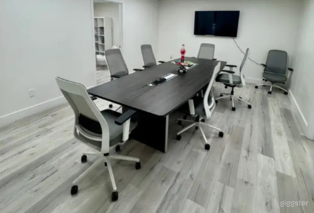 Conference Room Perfect for Interviews Photo 2