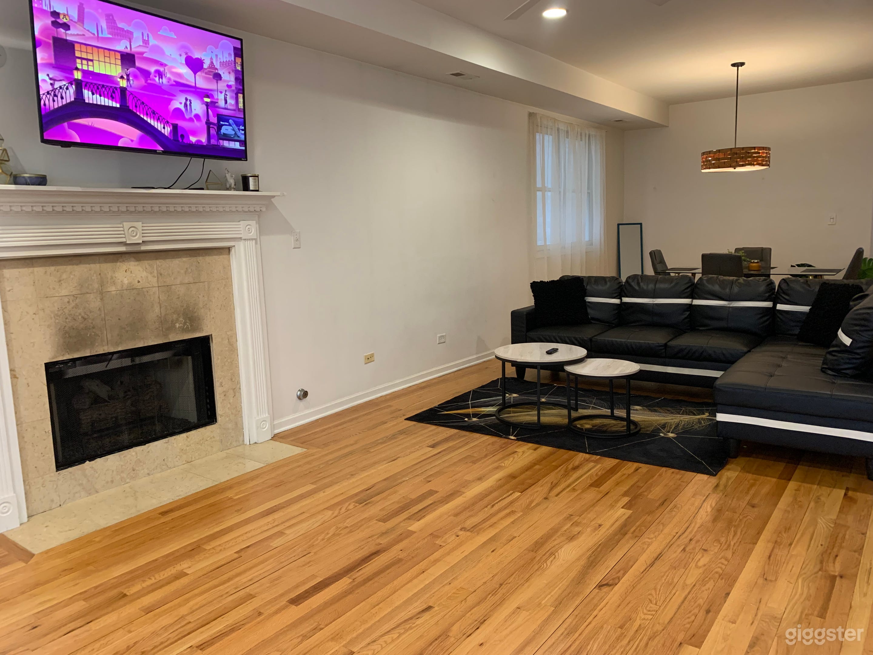 Urban Condo With a Soft Luxury Appeal Photo 4