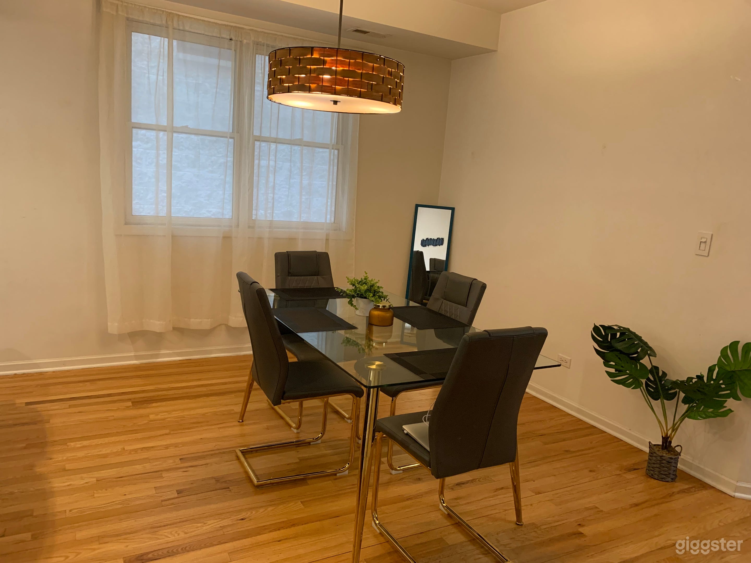 Urban Condo With a Soft Luxury Appeal Photo 2