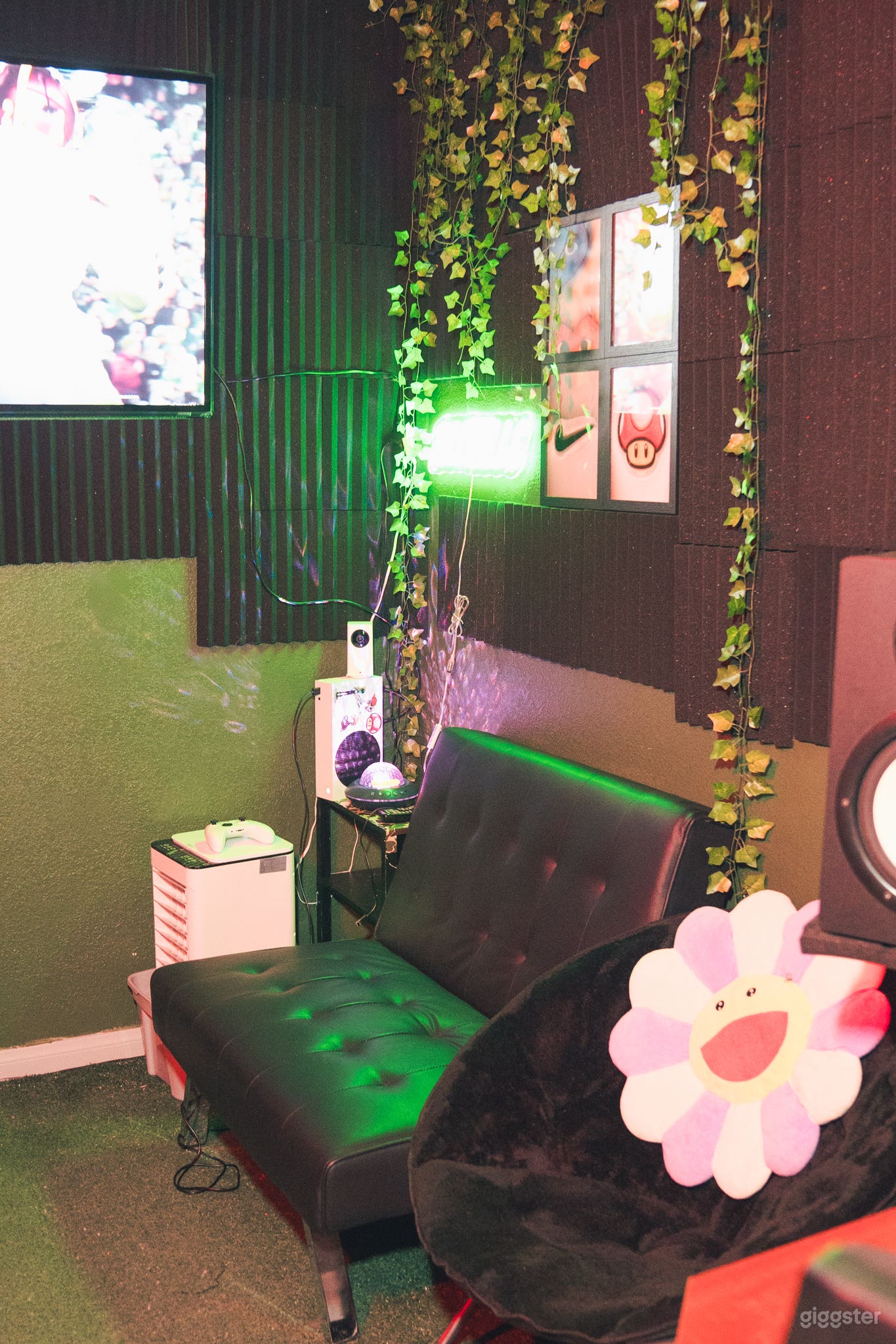 Industry Standard Private Recording Studio Photo 4