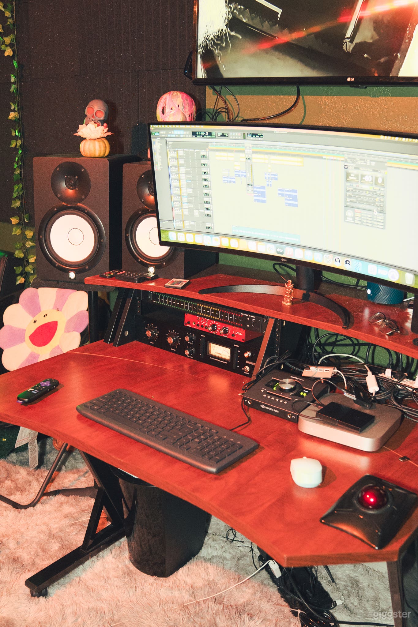 Industry Standard Private Recording Studio Photo 2