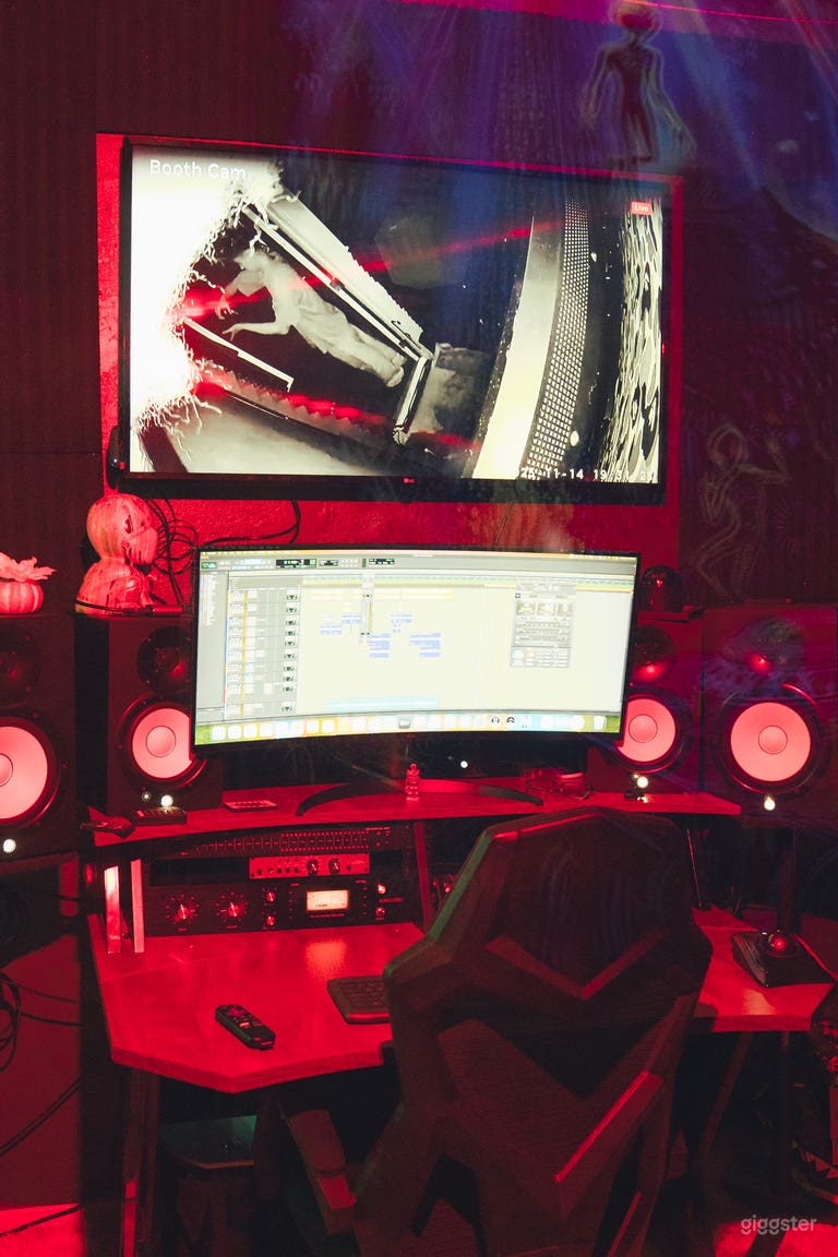  Industry Standard Private Recording Studio 