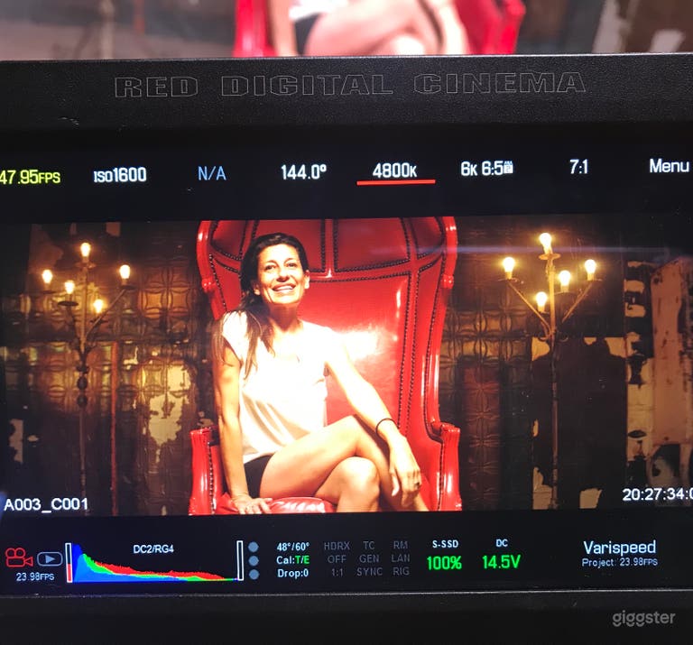  Bar with Dance Floor & Live Music Stage 