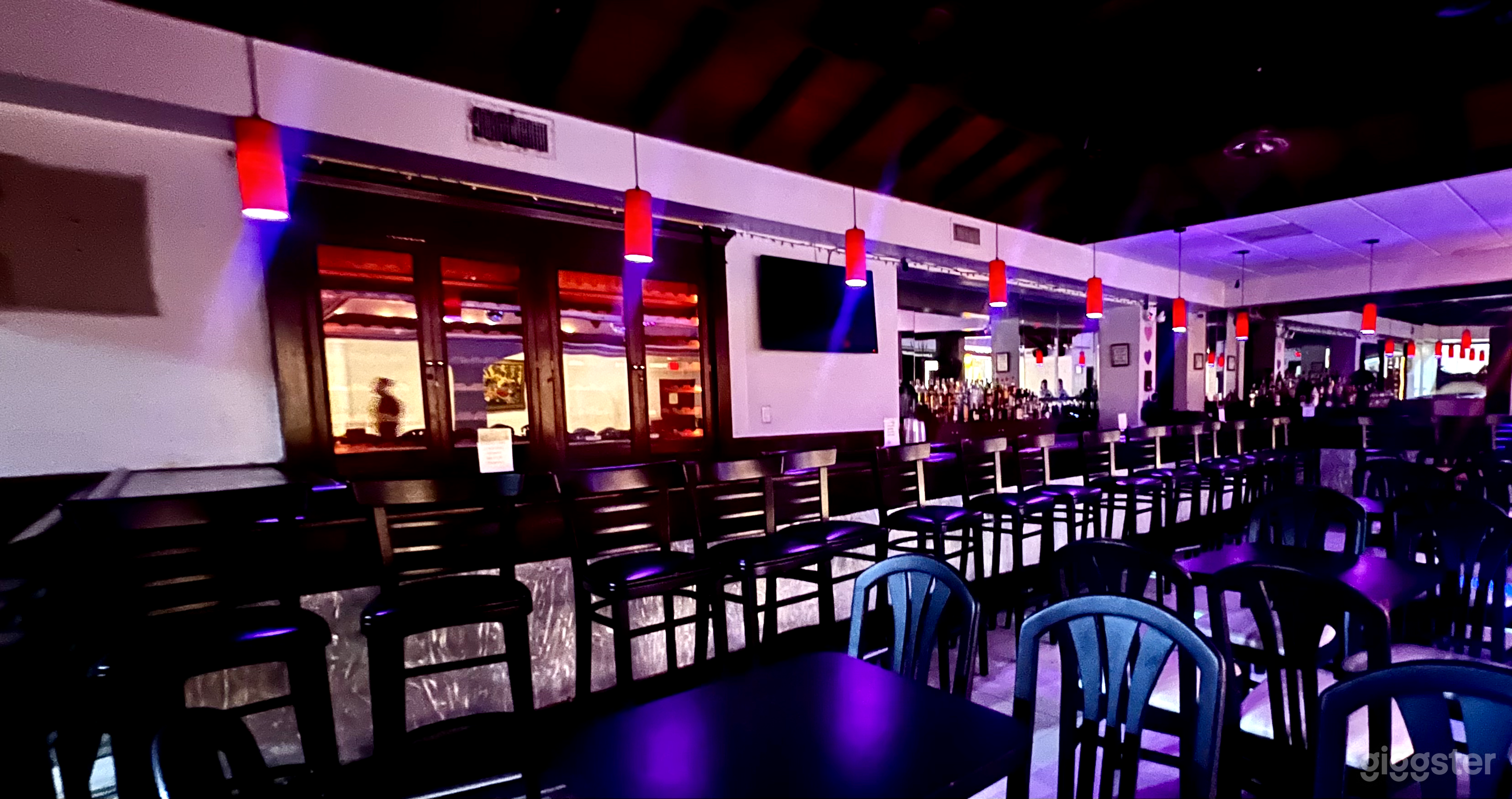 Bar with Dance Floor &amp; Live Music Stage Photo 3