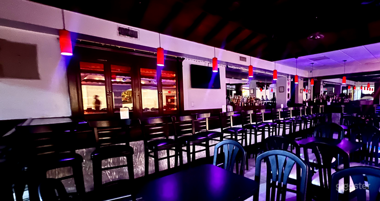  Bar with Dance Floor & Live Music Stage 