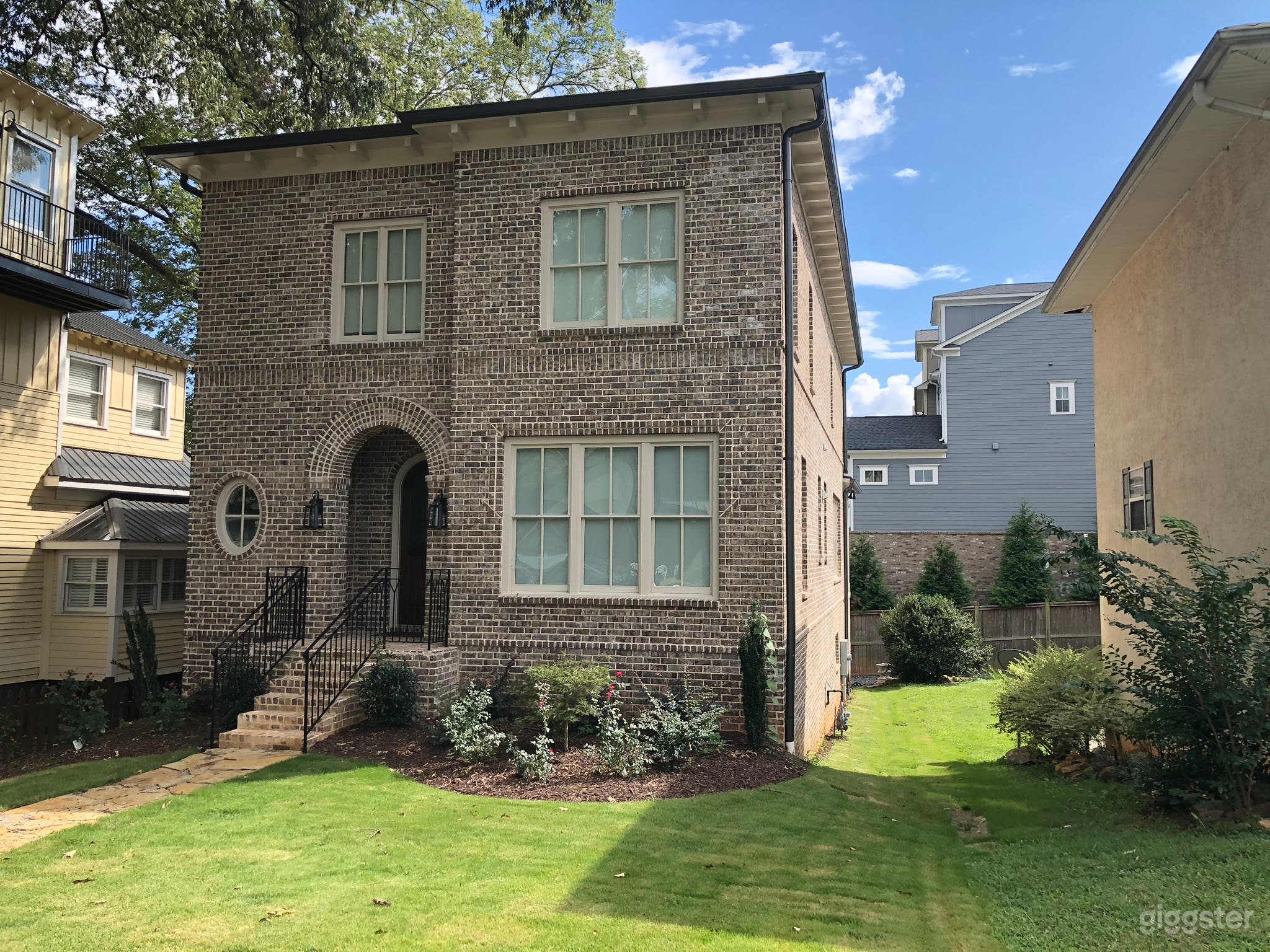 4200 Finished Sq Ft of gorgeous open floor plan space. Easy to set up your equipment. All three levels are open to the next space. 