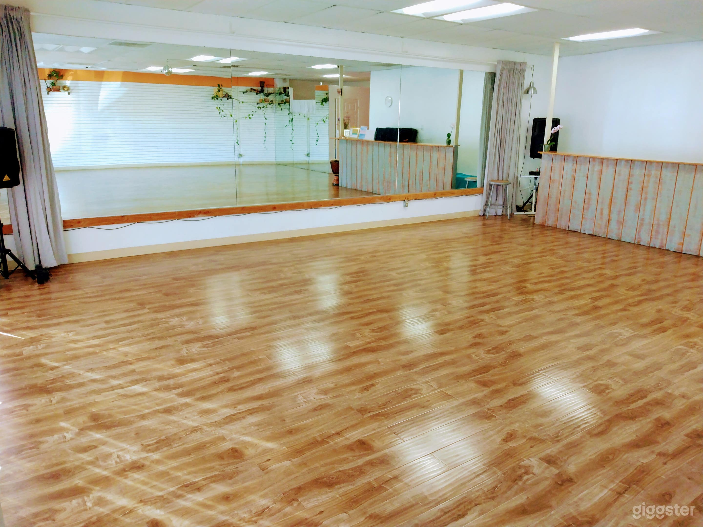 Near DTLA Creative Zen Earthy Studio Photo 1