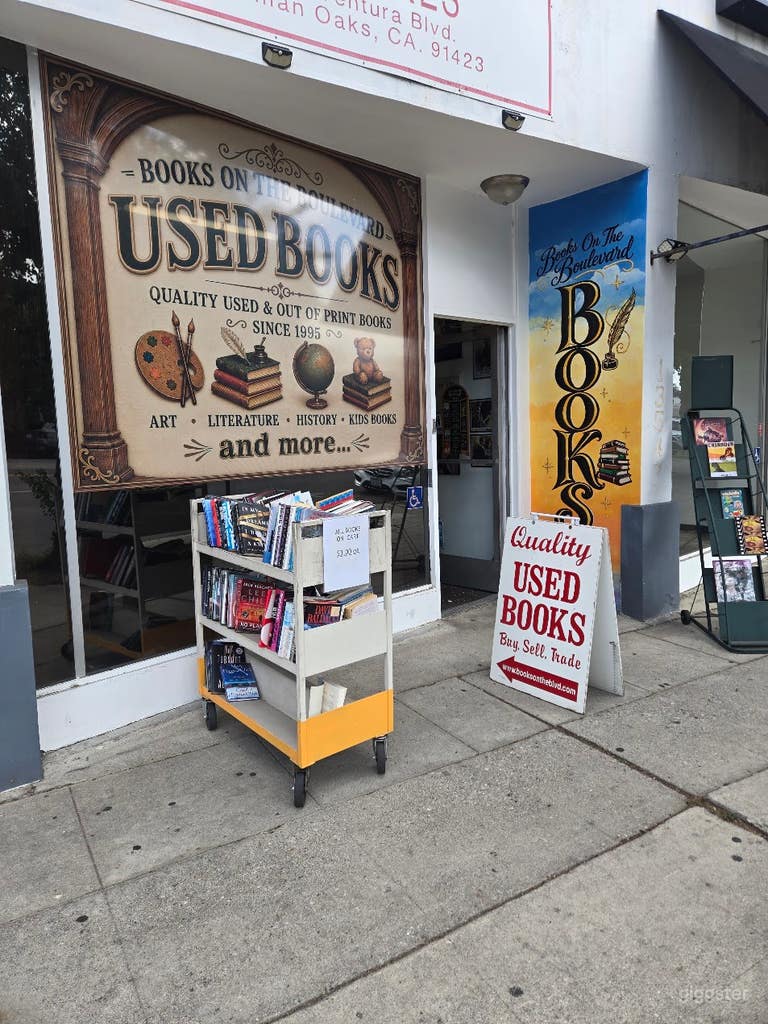  Retail Bookstore/library in Sherman Oaks 
