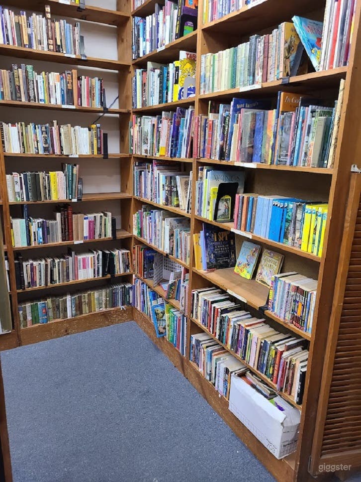  Retail Bookstore/library in Sherman Oaks 
