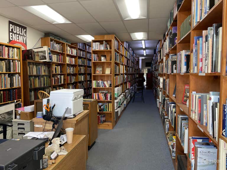  Retail Bookstore/library in Sherman Oaks 