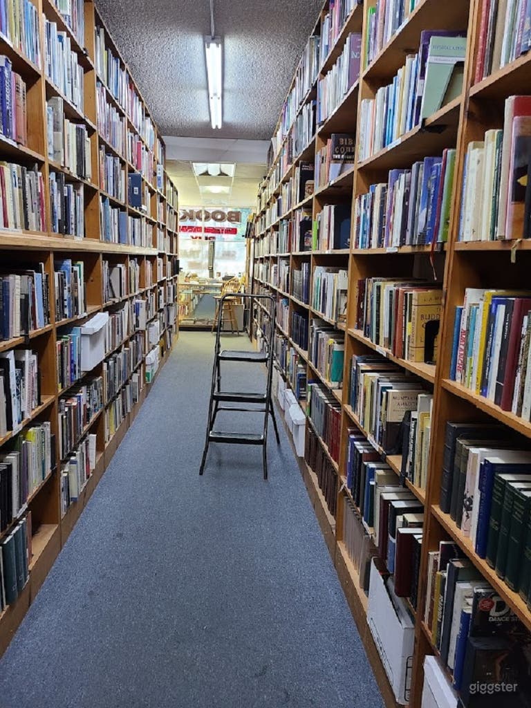  Retail Bookstore/library in Sherman Oaks 