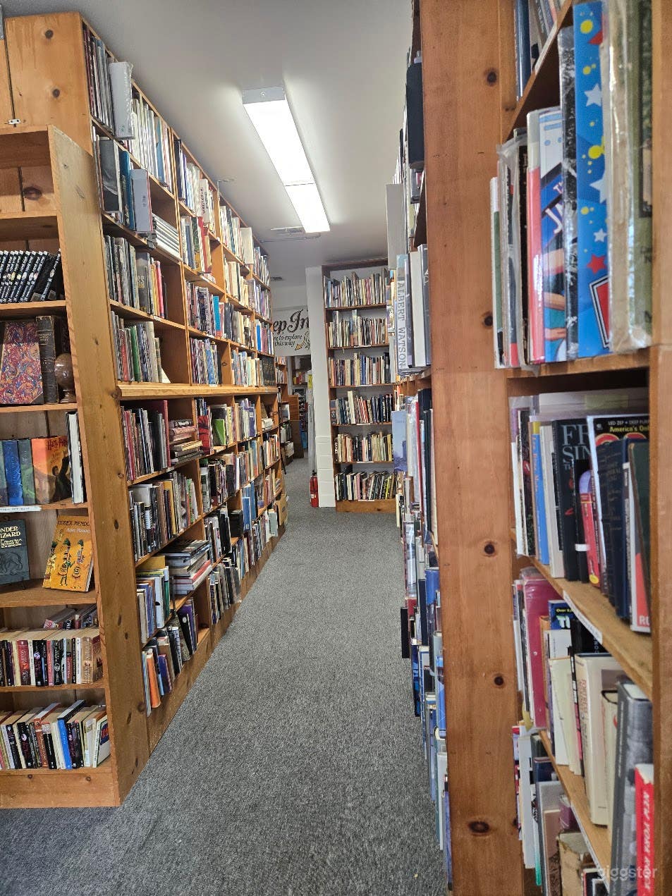 Retail Bookstore/library in Sherman Oaks Photo 3
