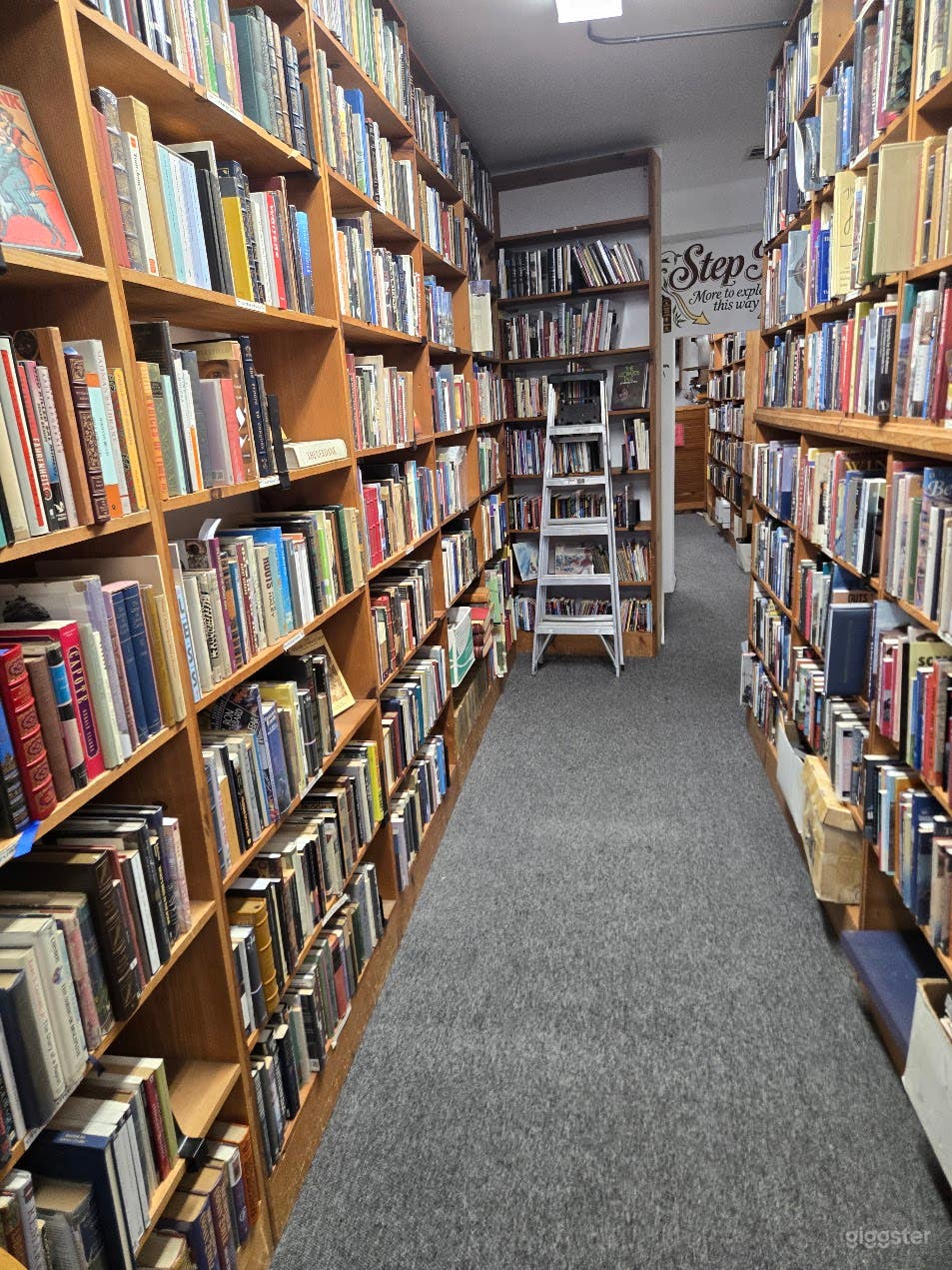 Retail Bookstore/library in Sherman Oaks Photo 4