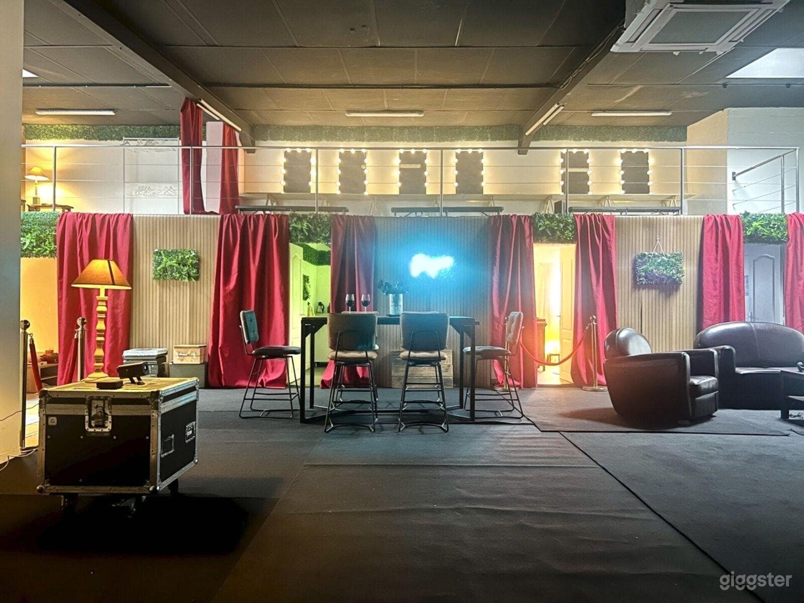 Photo de Loft de tournage 200 m² avec scène et plusieurs décors 1