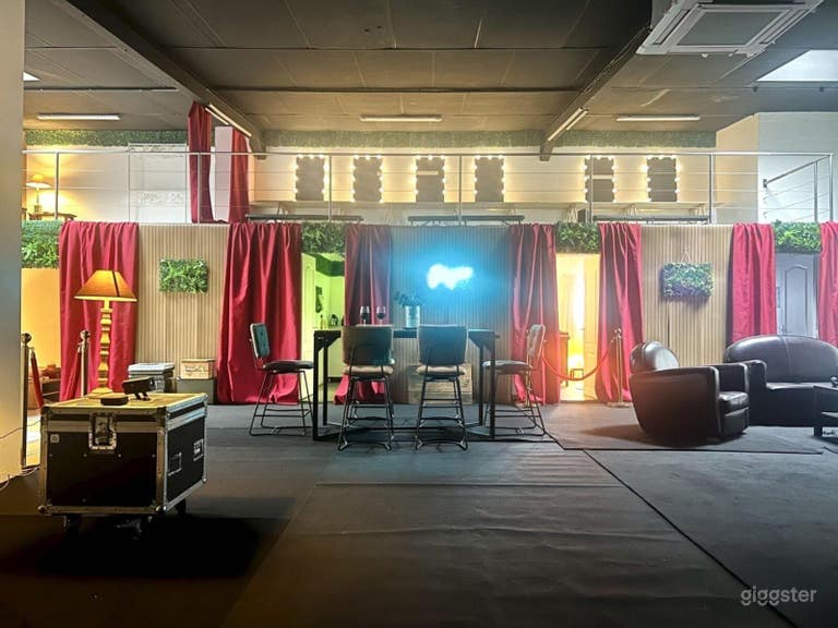  Loft de tournage 200 m² avec scène et plusieurs décors 